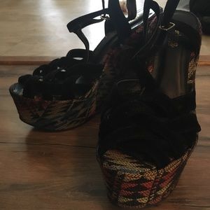 Aztec print Wedges